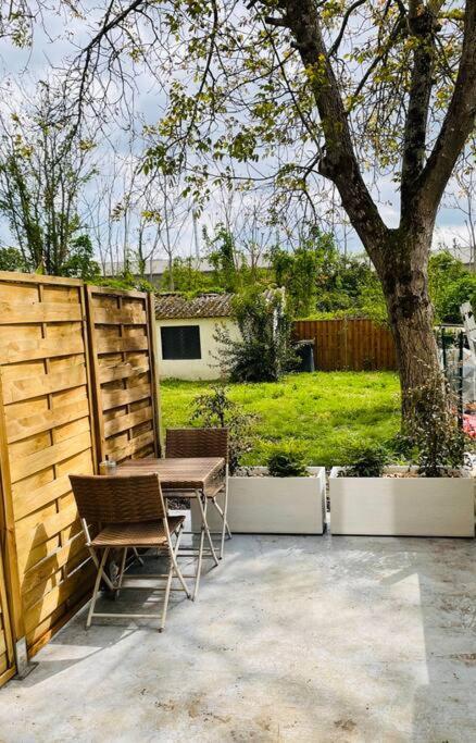 Le Belloc- Suberbe Appartement T1 Bis - Au Calme - Terrasse - Vue Jardin Agén Exterior foto